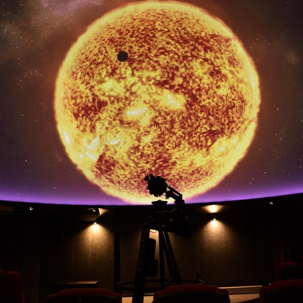 Полнокупольная программа «Удивительное путешествие по Солнечной системе»