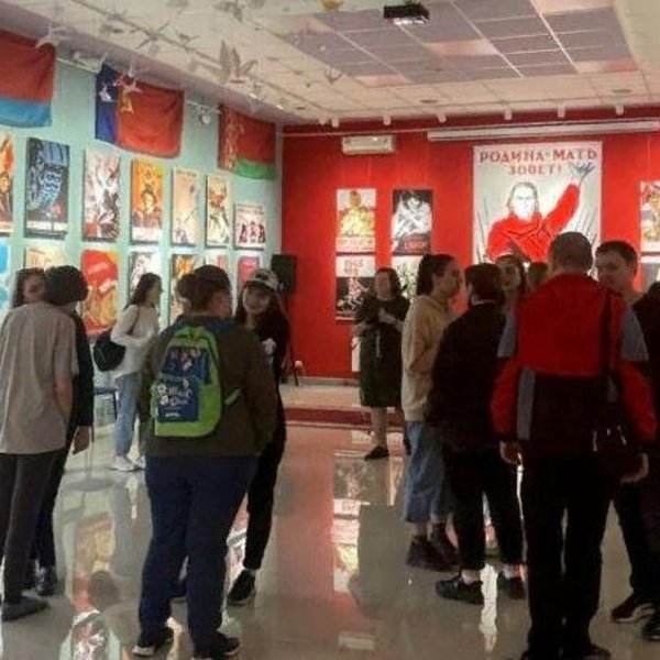 Выставка Советского и современного плаката от времен Великой Отечественной Войны до наших дней «9 Мая День Победы!Помним!»