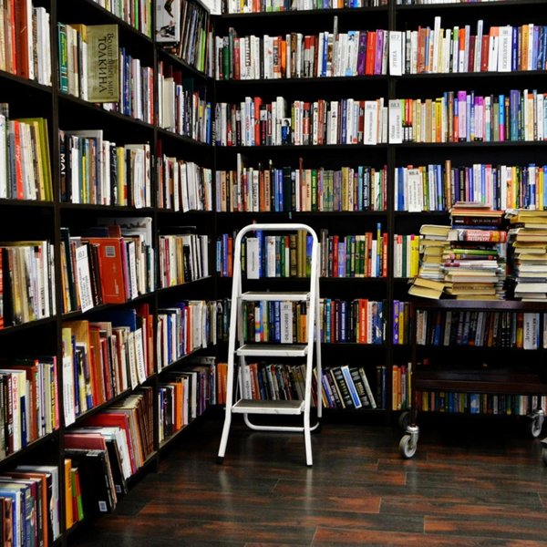 Book-кафе «Книги, кофе, корица»