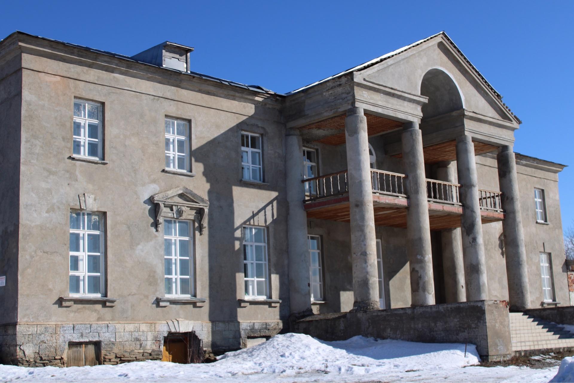 Дом владельцев завода графа П. П. Шувалова