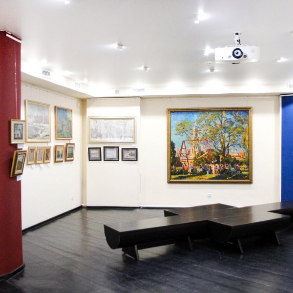Экскурсия по музейно-выставочному залу народного художника РФ М. Г. Абакумова