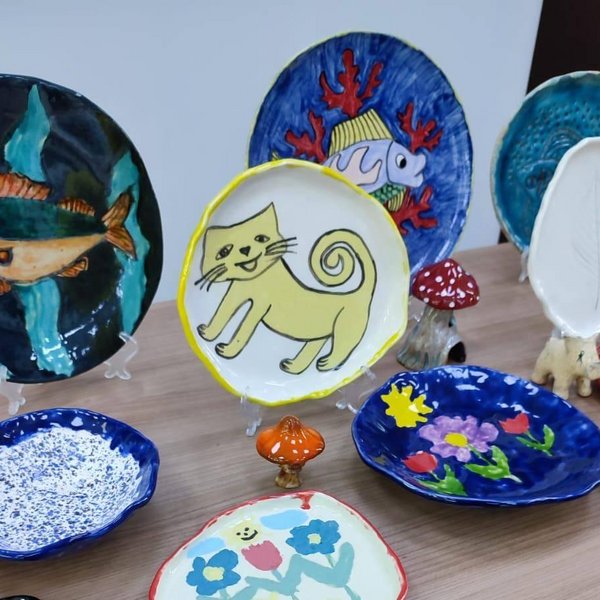 Выставка «Наивная керамика взрослых детей»
