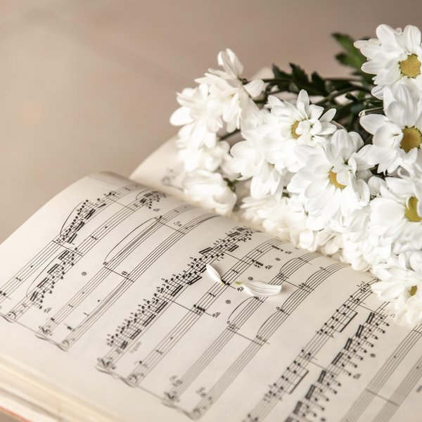 Концерт-память «От белых роз...»